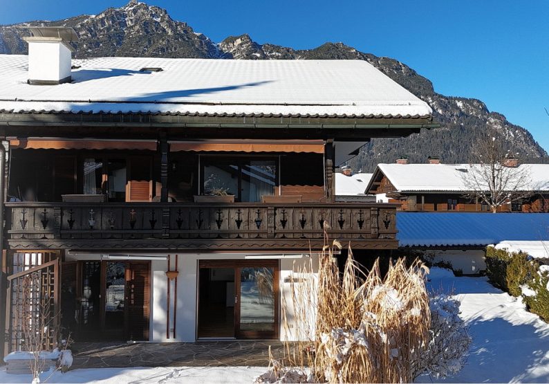 sonnige Terrasse im Winter